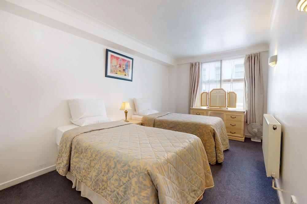 Hertford Court