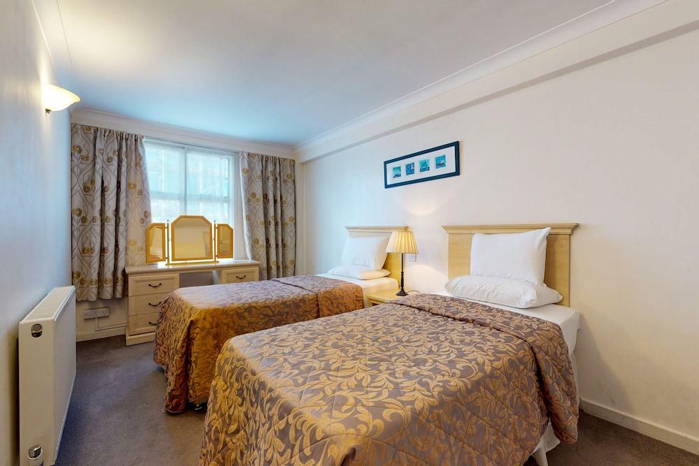Hertford Court