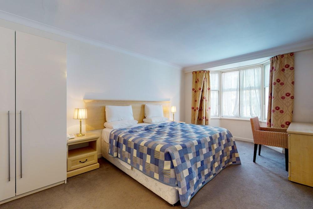 Hertford Court