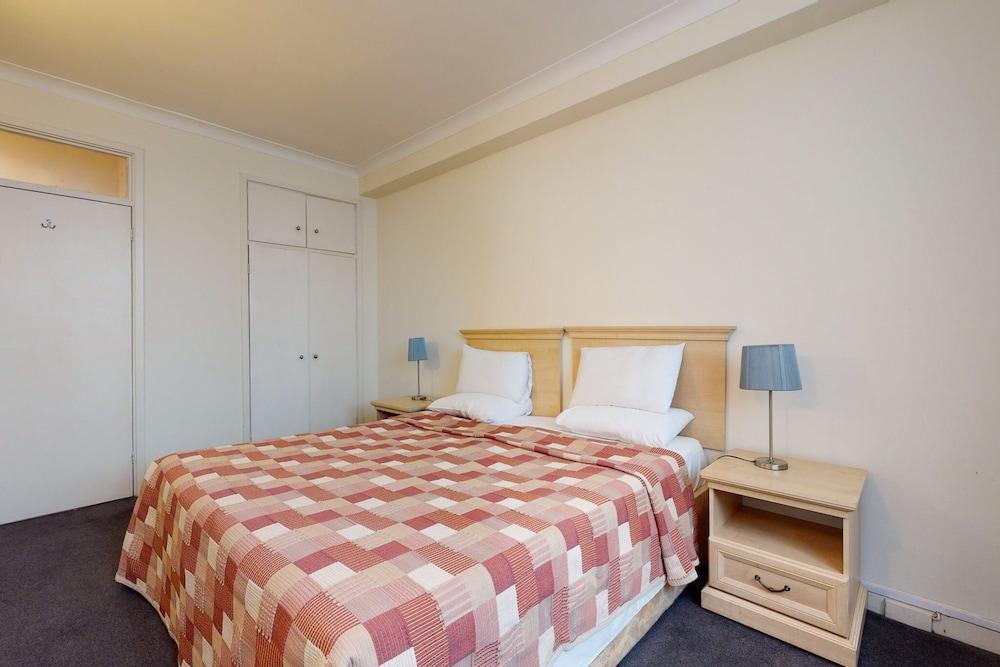 Hertford Court