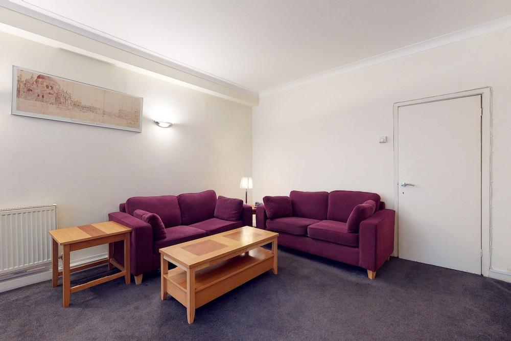 Hertford Court