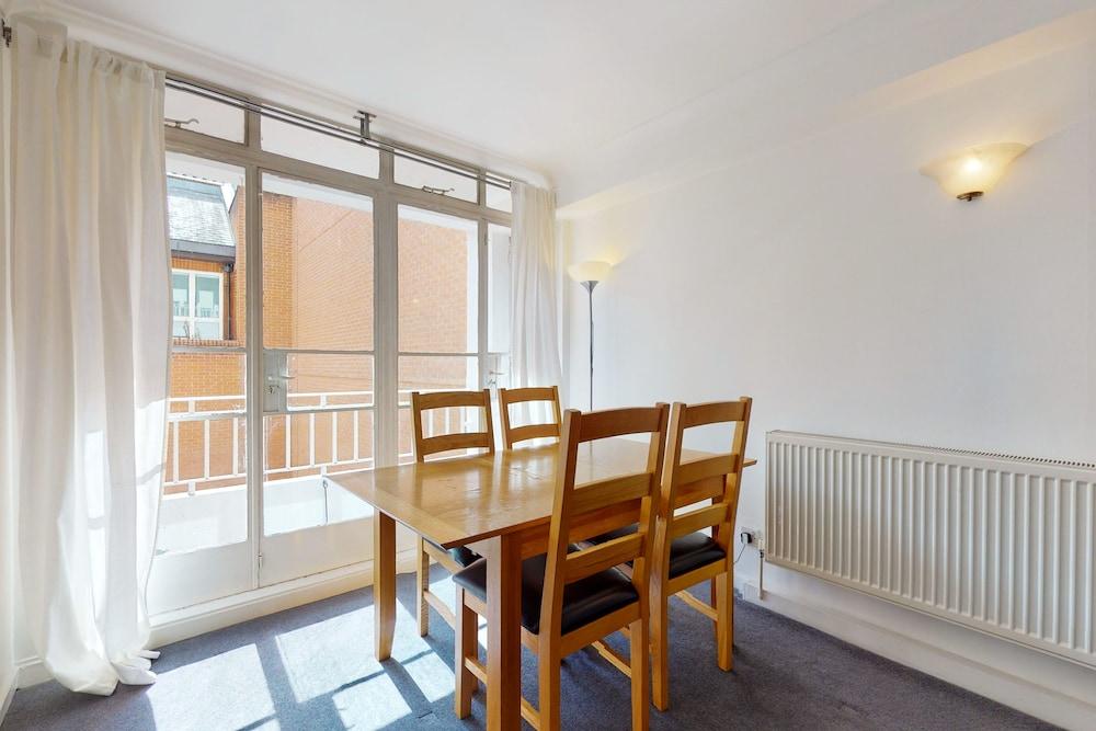 Hertford Court