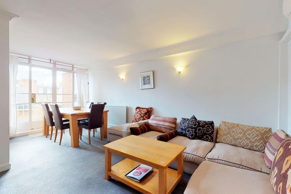 Hertford Court