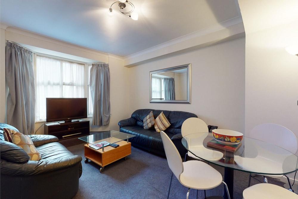 Hertford Court