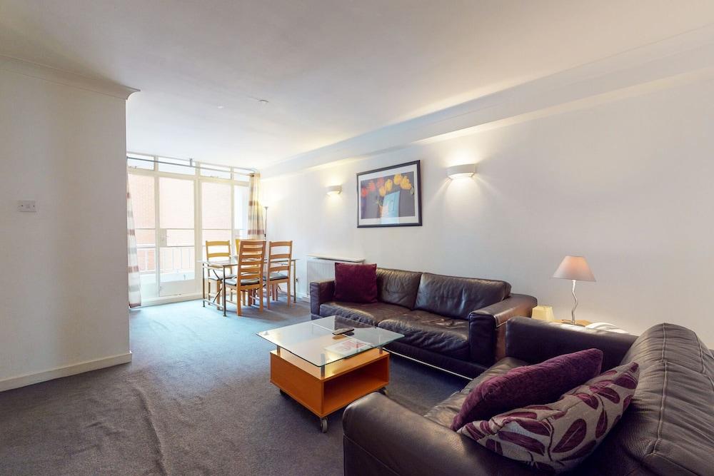 Hertford Court
