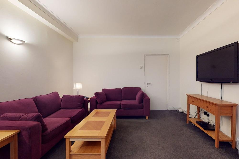 Hertford Court