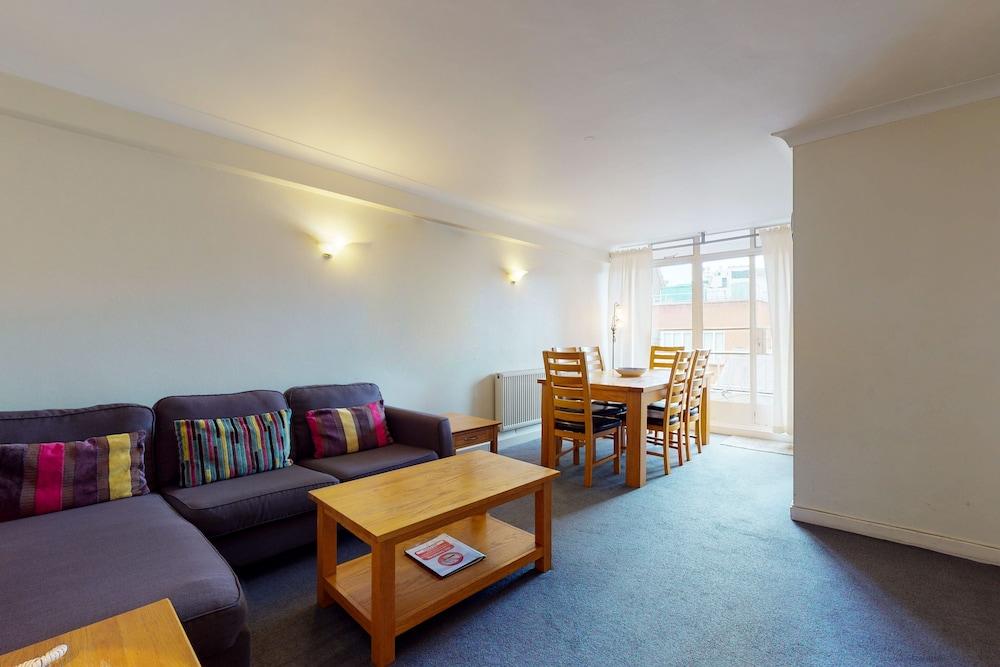 Hertford Court