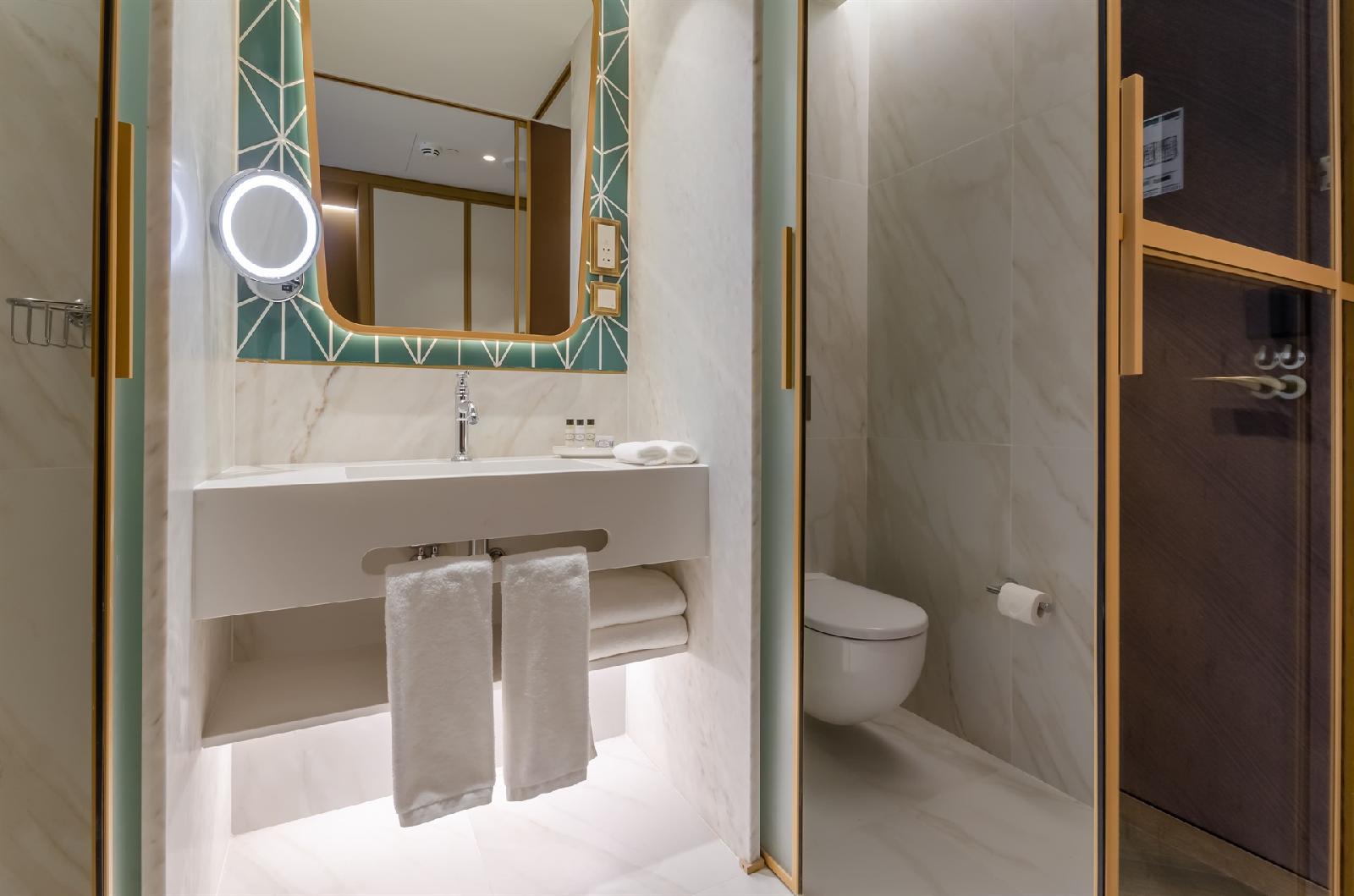 The Emerald House Lisbon, Curio Collection by Hilton