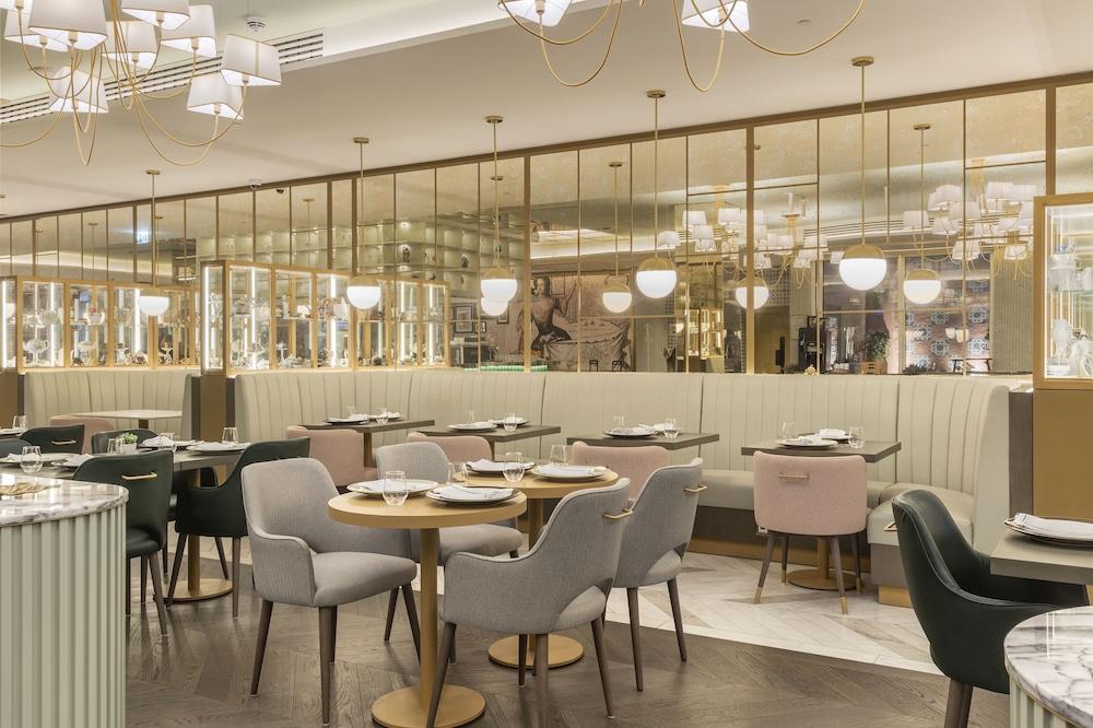 The Emerald House Lisbon, Curio Collection by Hilton
