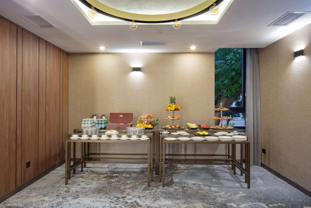 DoubleTree by Hilton Plovdiv Center