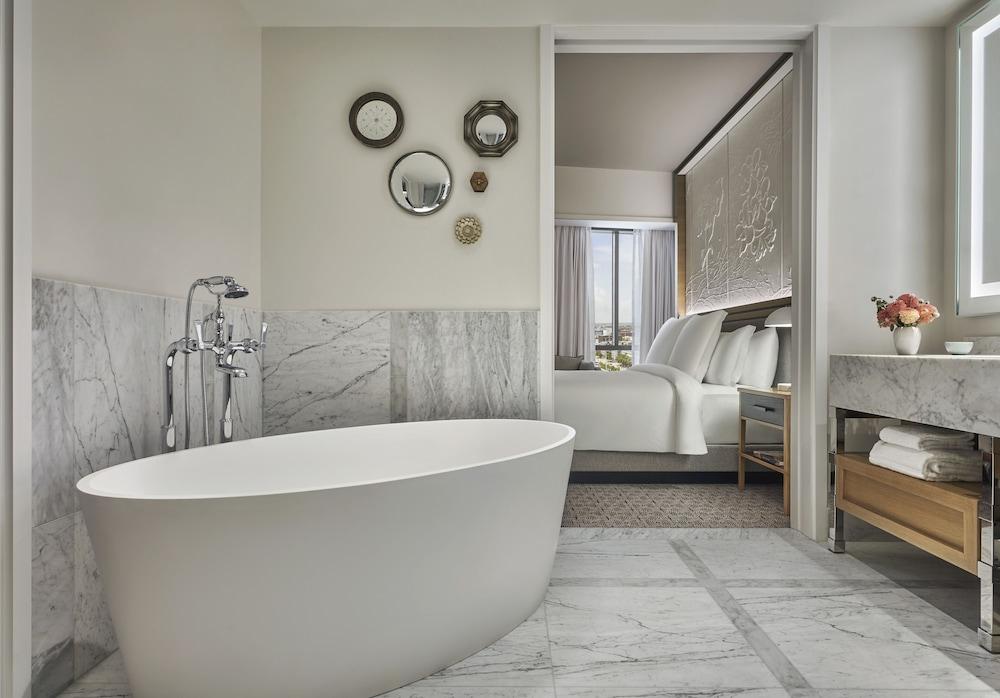 Four Seasons Hotel New Orleans