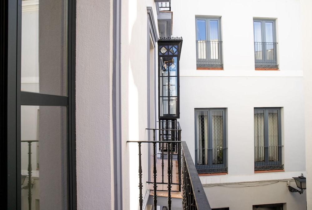 Nqn Aparts & Suites Sevilla
