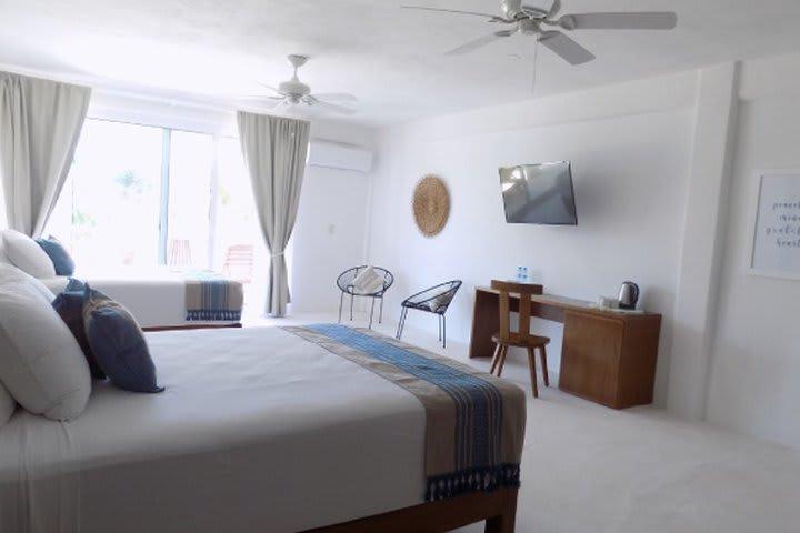 Noah Beach Hotel & Suites