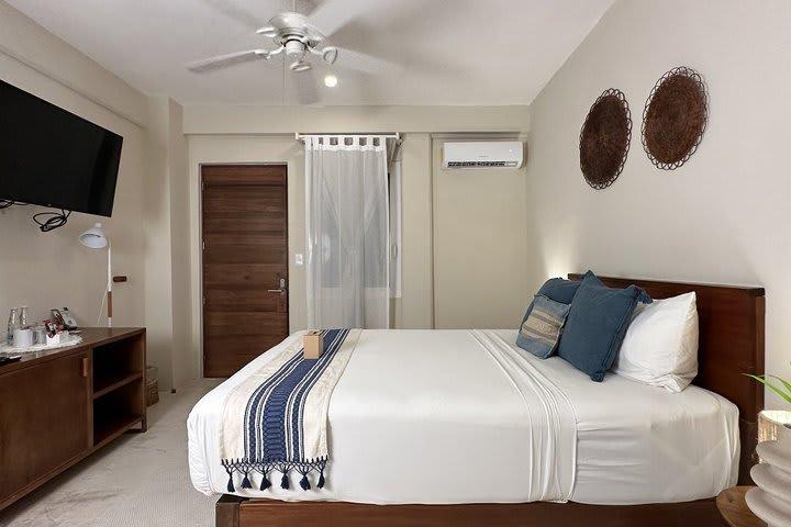 Noah Beach Hotel & Suites