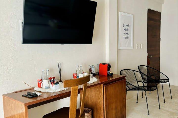 Noah Beach Hotel & Suites