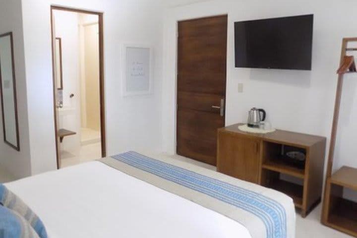 Noah Beach Hotel & Suites