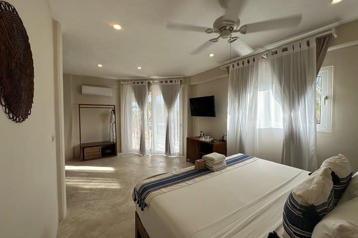 Noah Beach Hotel & Suites
