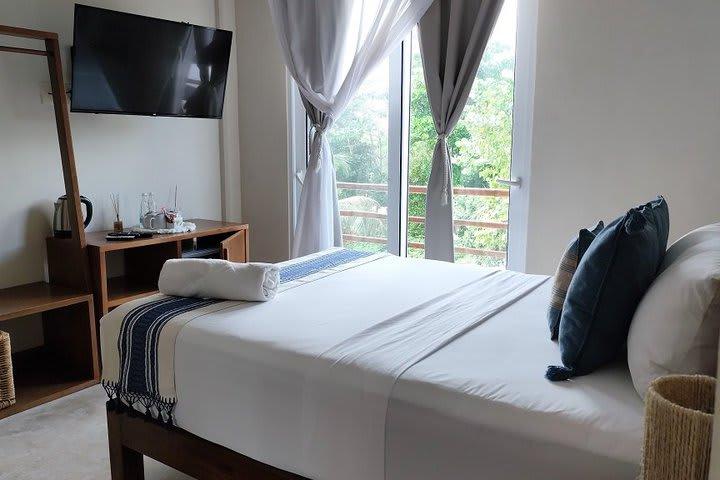 Noah Beach Hotel & Suites