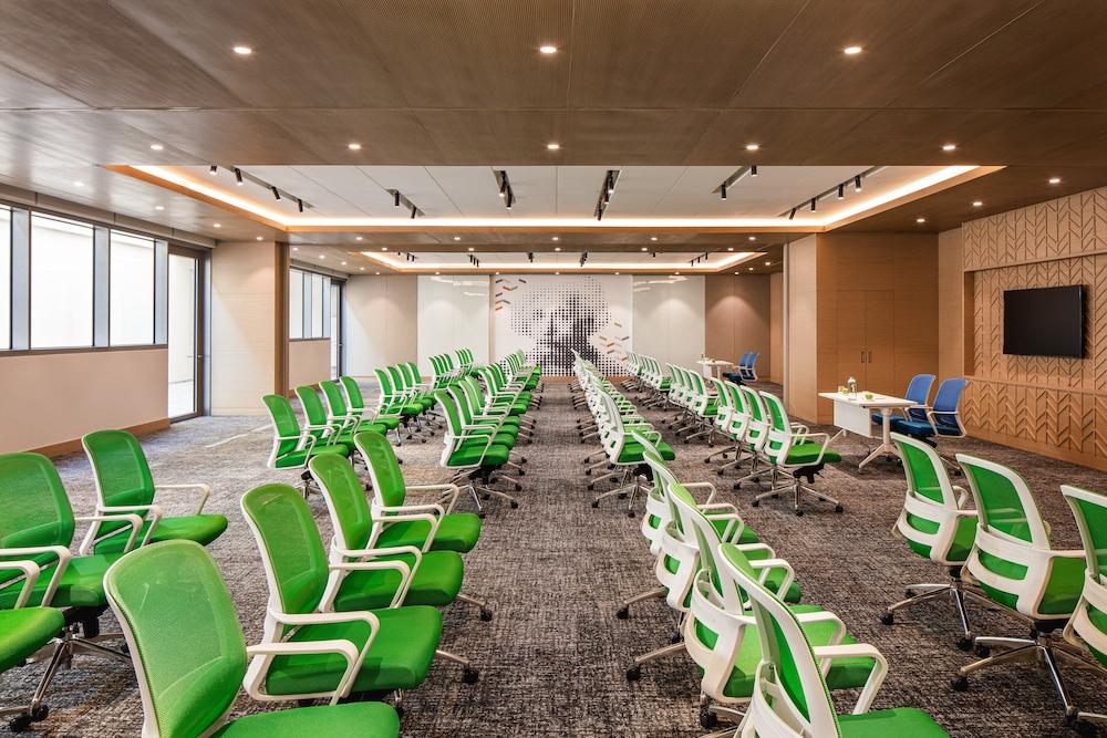 Holiday Inn Hotel & Suites Dubai Science Park, An Ihg Hotel 