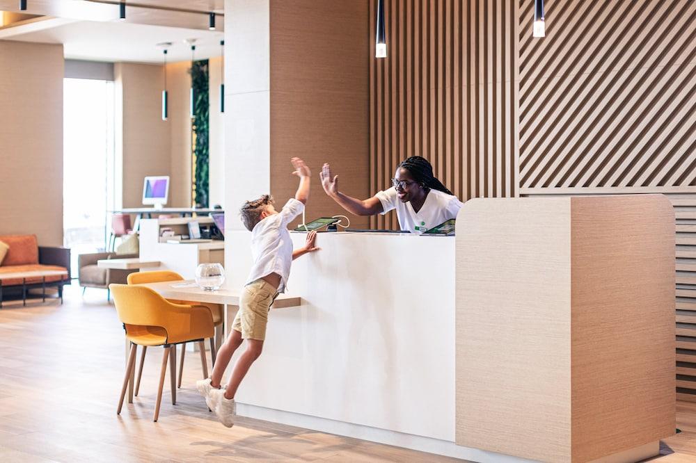 Holiday Inn Hotel & Suites Dubai Science Park, An Ihg Hotel 