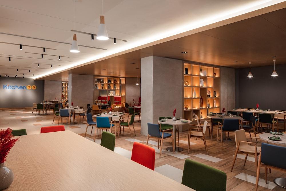Holiday Inn Hotel & Suites Dubai Science Park, An Ihg Hotel 