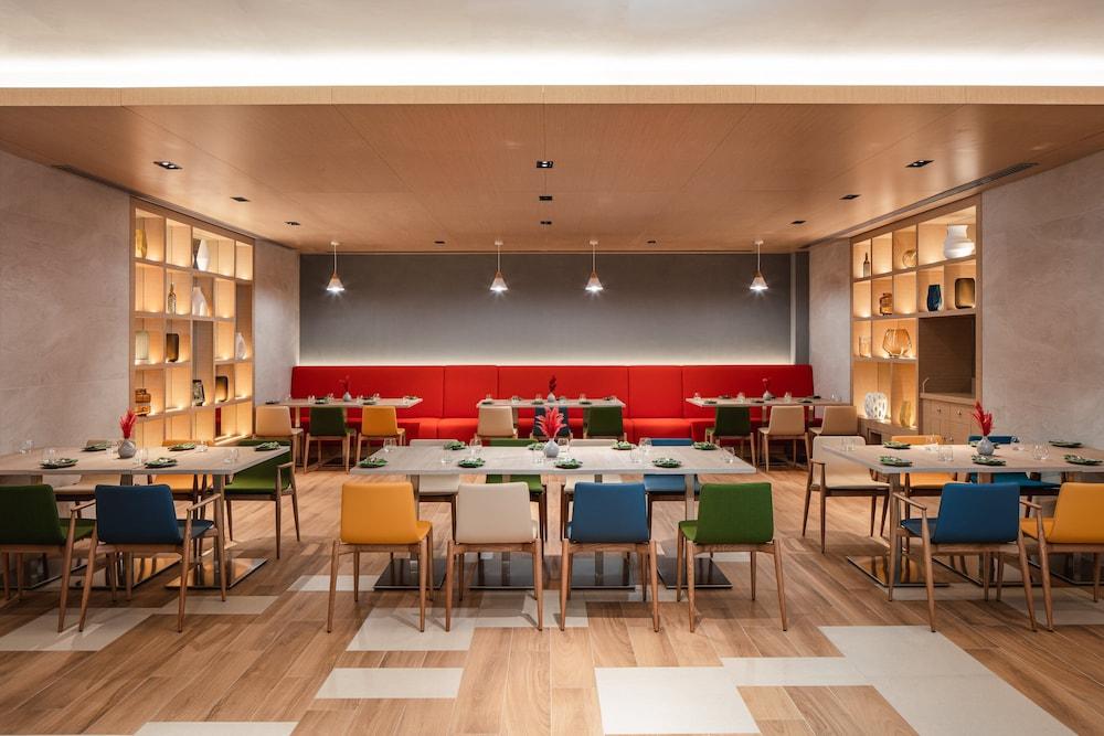 Holiday Inn Hotel & Suites Dubai Science Park, An Ihg Hotel 