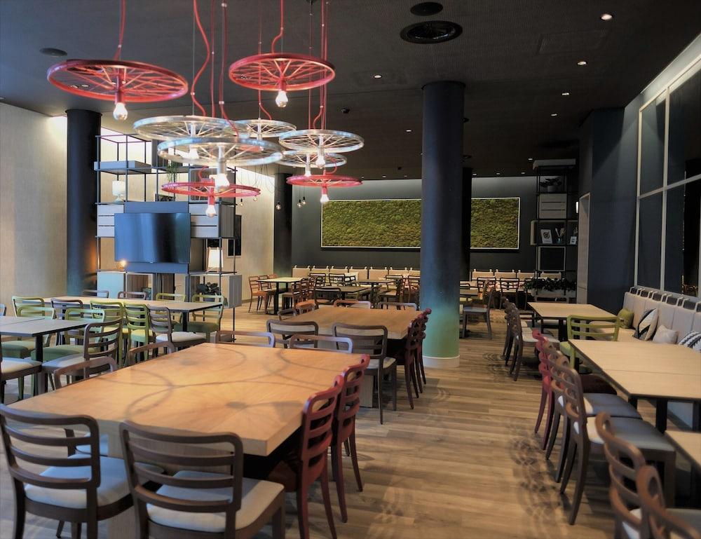 IntercityHotel Amsterdam Airport