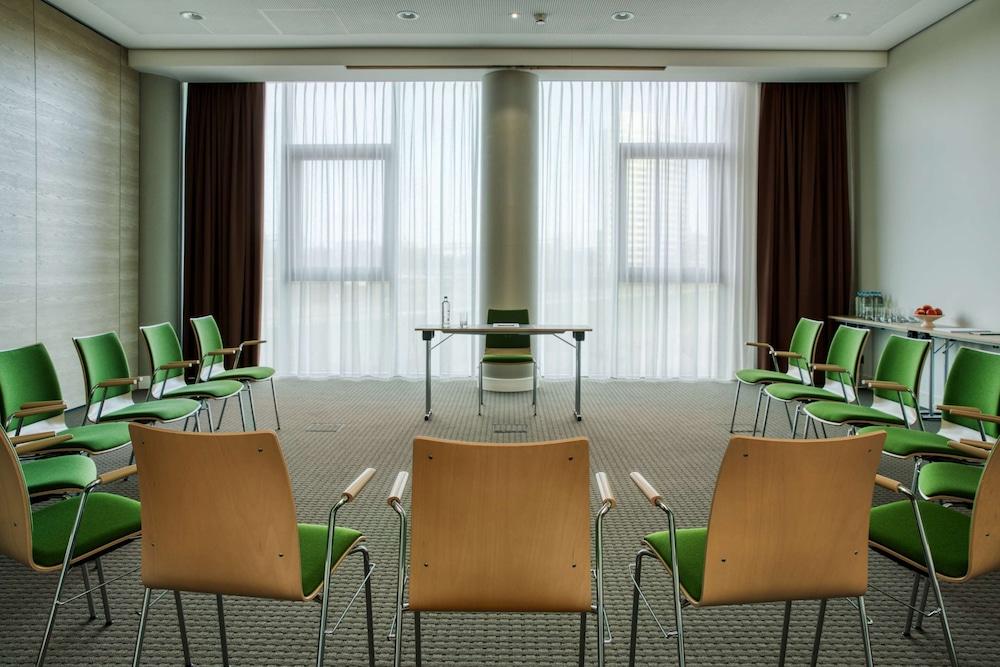 IntercityHotel Amsterdam Airport