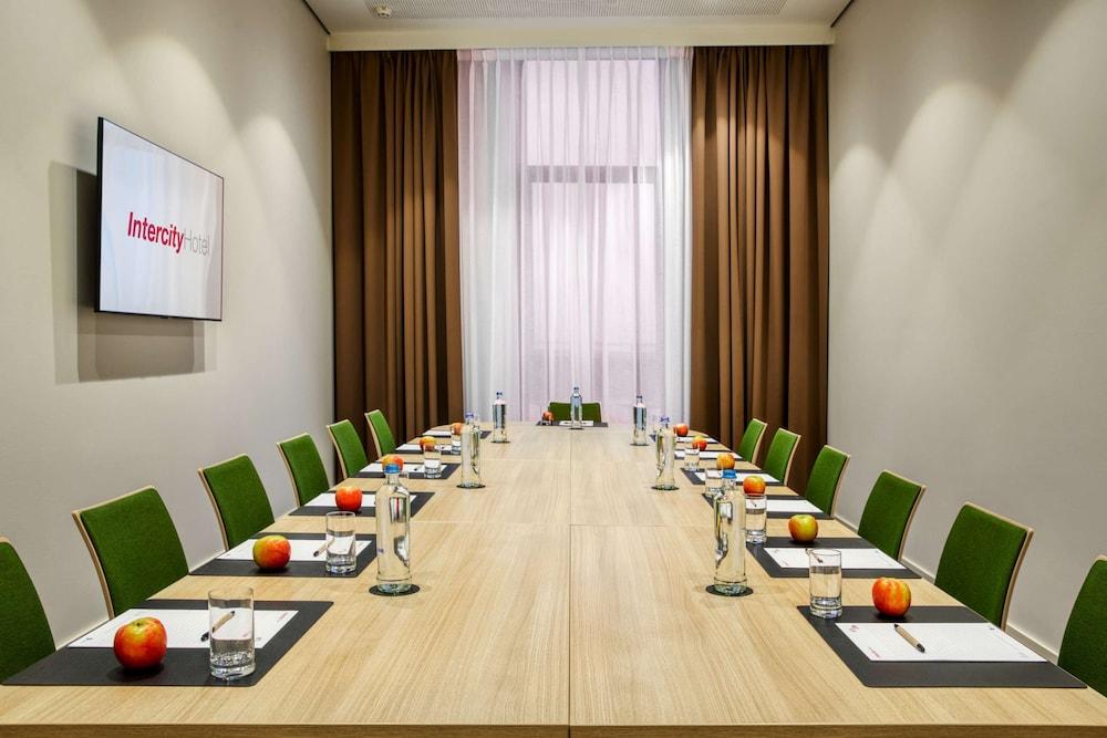 IntercityHotel Amsterdam Airport