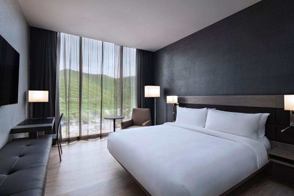 AC Hotel Monterrey Valle