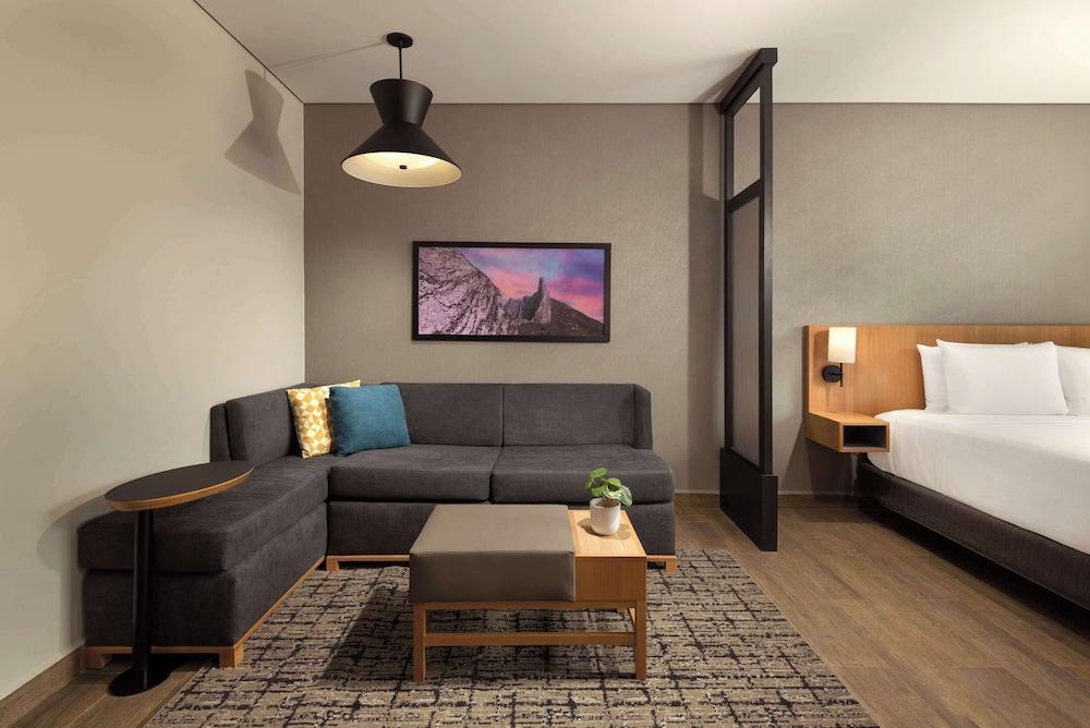 Hyatt Place Monterrey Valle