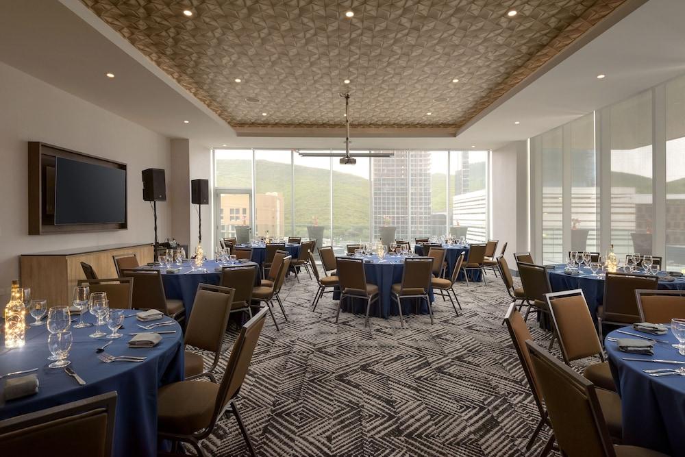 Hyatt Place Monterrey Valle