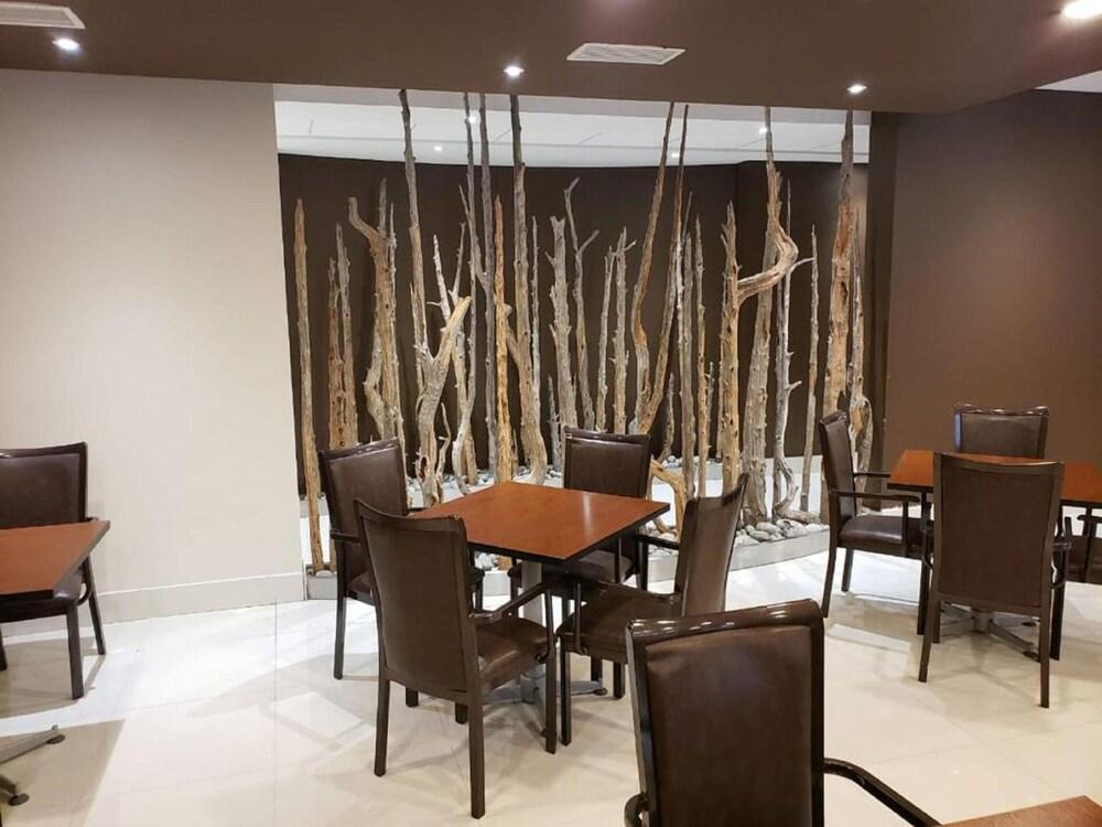 Hotel Diego De Almagro Castro