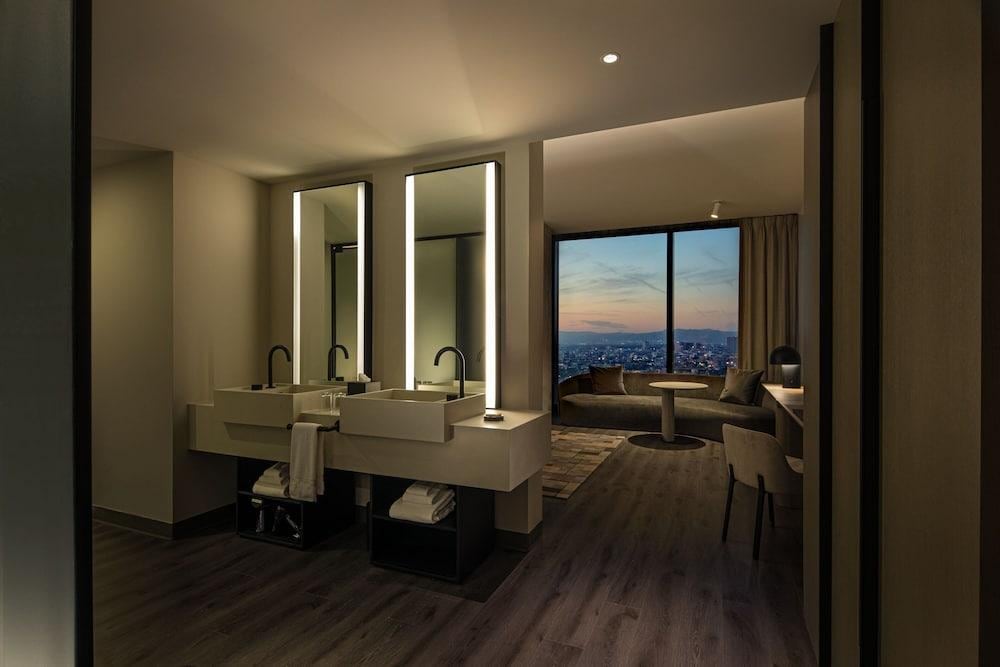 AC Hotel Downtown Los Angeles