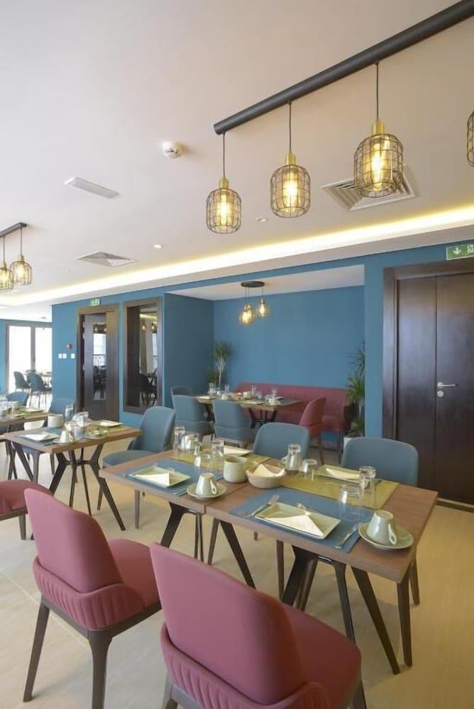 Maia Hotel Suites