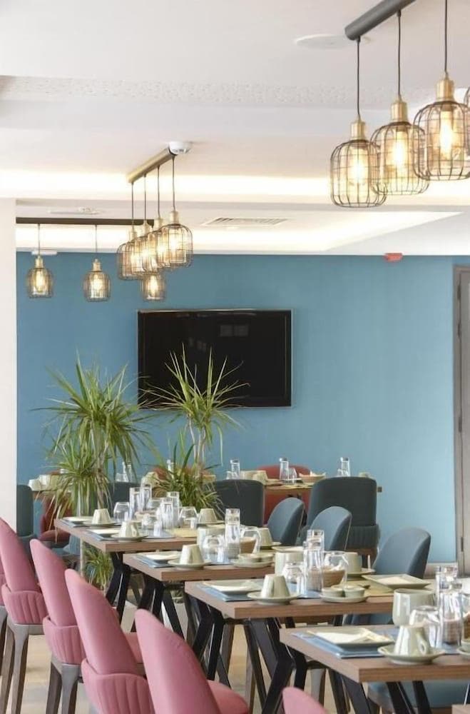 Maia Hotel Suites