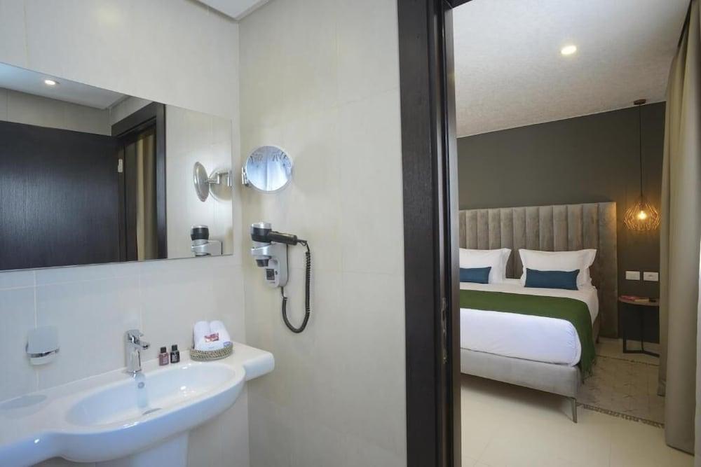 Maia Hotel Suites