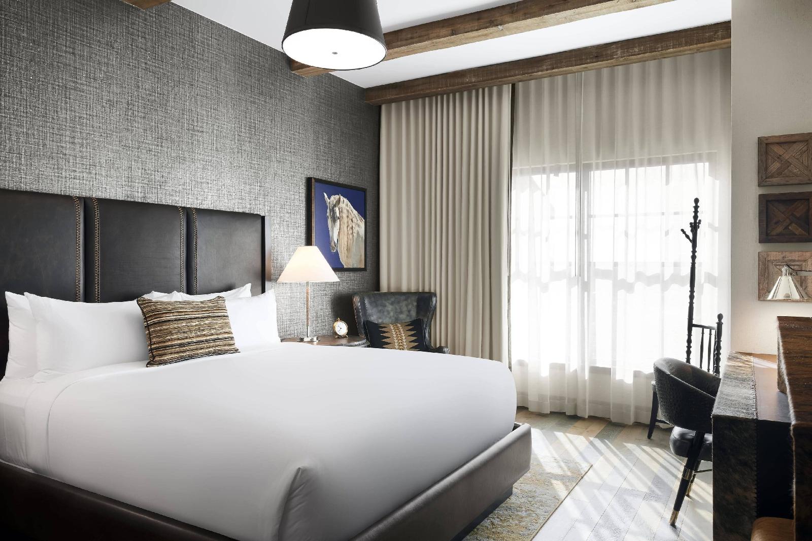 Hotel Drover Autograph Collection
