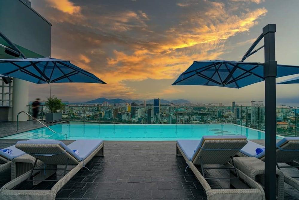Wink Hotel Danang Riverside
