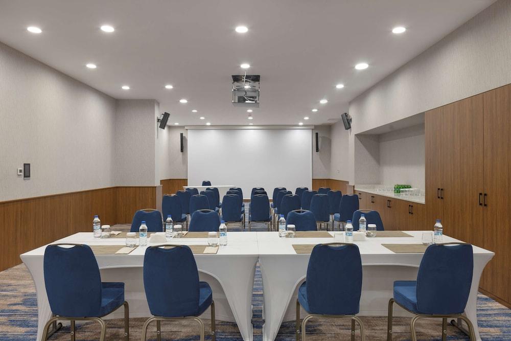 Hampton By Hilton Istanbul Arnavutkoy