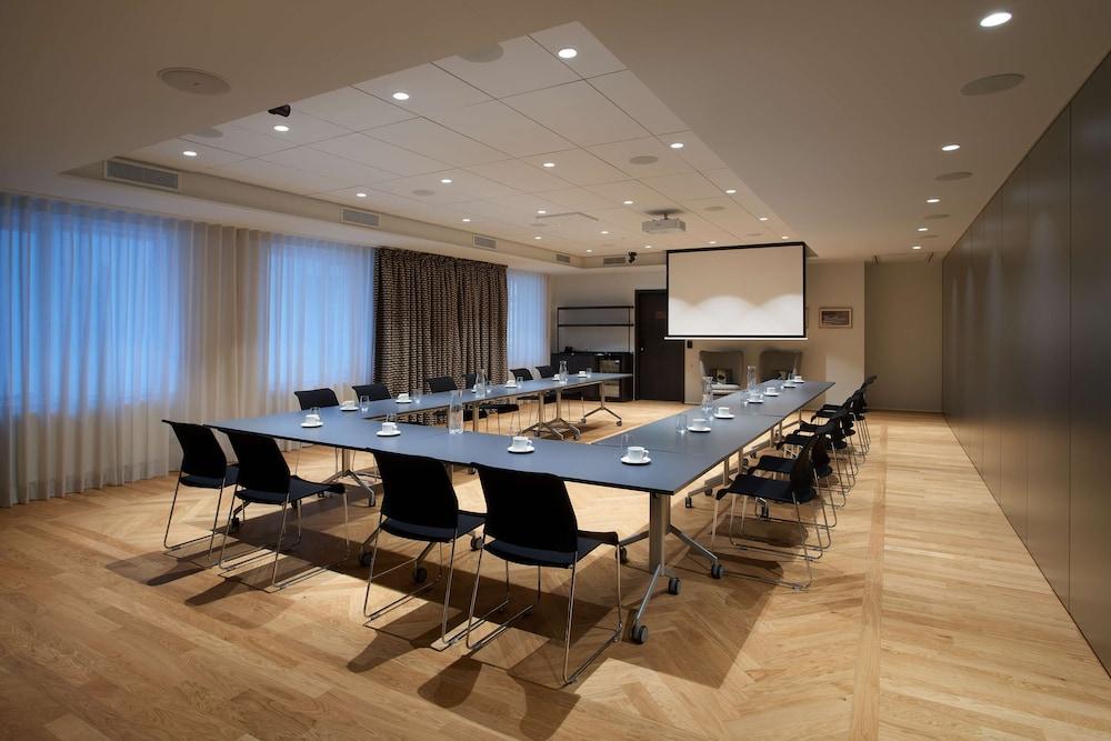 Iceland Parliament Hotel, Curio Collection by Hilton