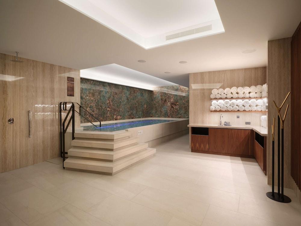 Iceland Parliament Hotel, Curio Collection by Hilton