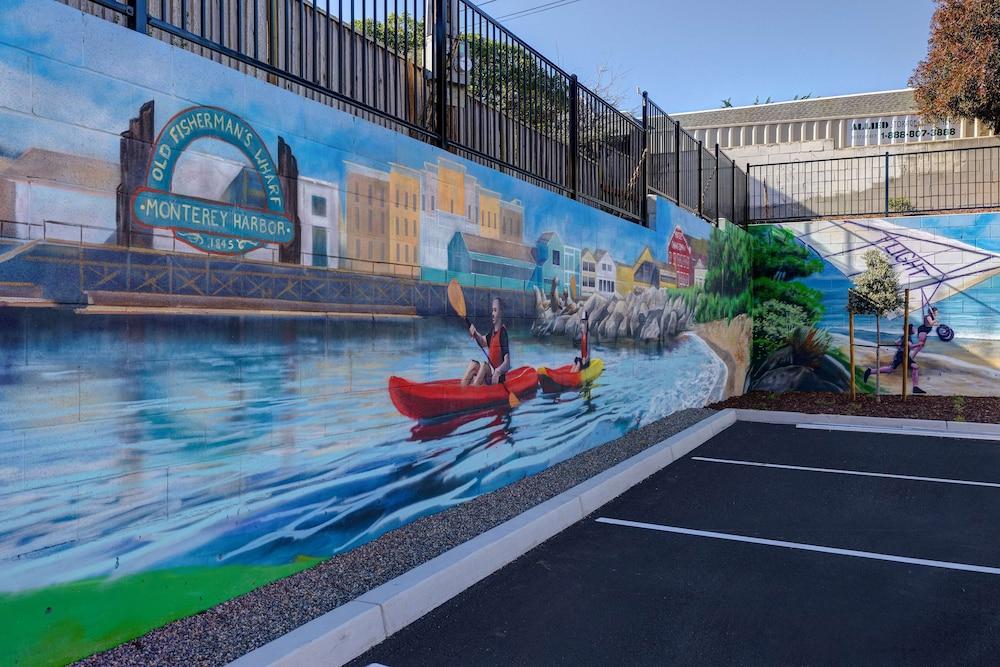 Hampton Inn & Suites Marina