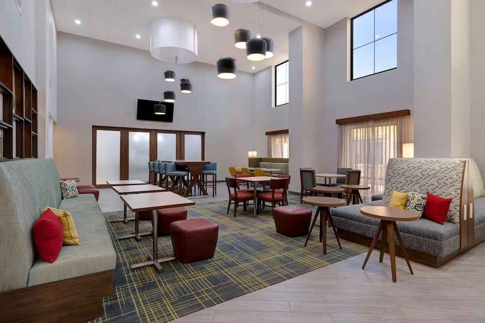 Hampton Inn & Suites Marina