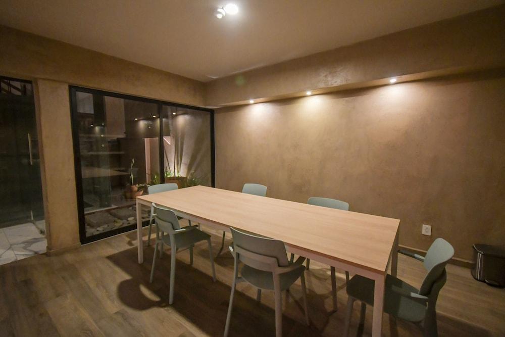 Expo Satelite Hotel & Suites