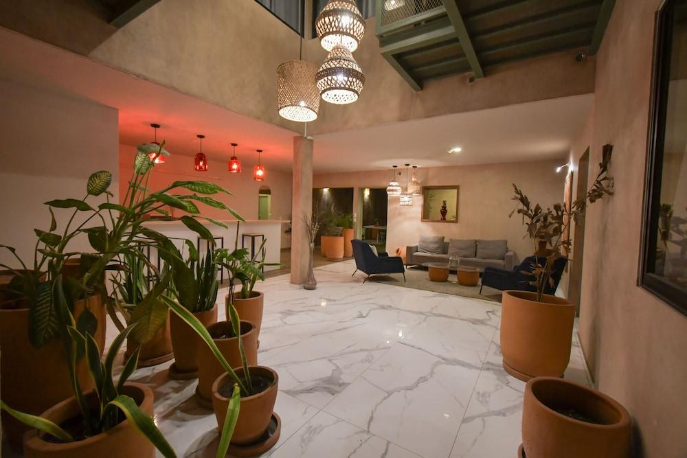Expo Satelite Hotel & Suites