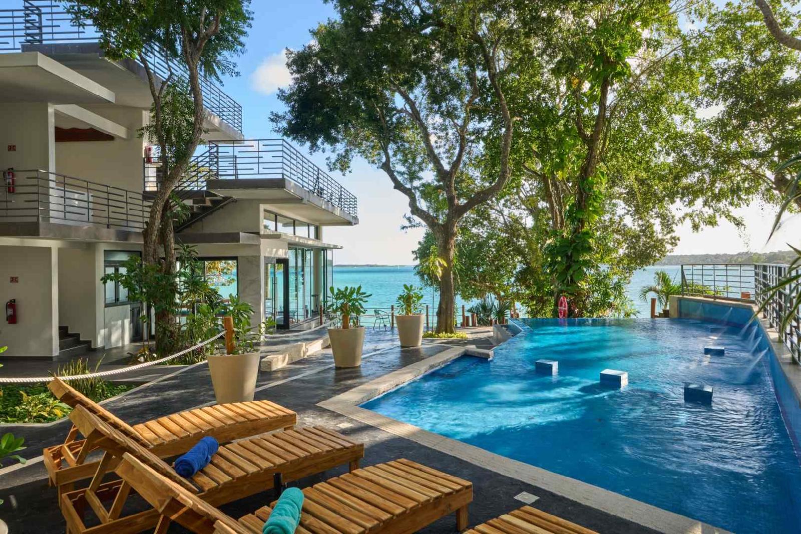 Cristalino Lagoon Front Hotel Restaurant & Spa
