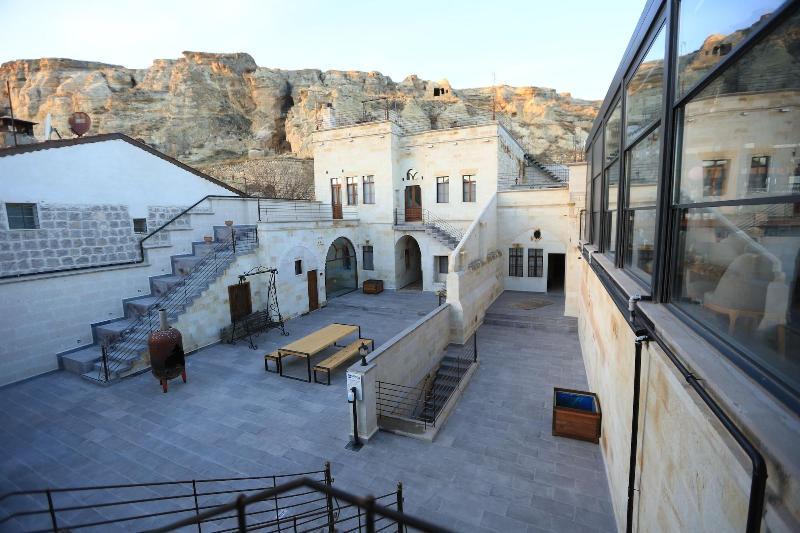 Misty Cave Hotel