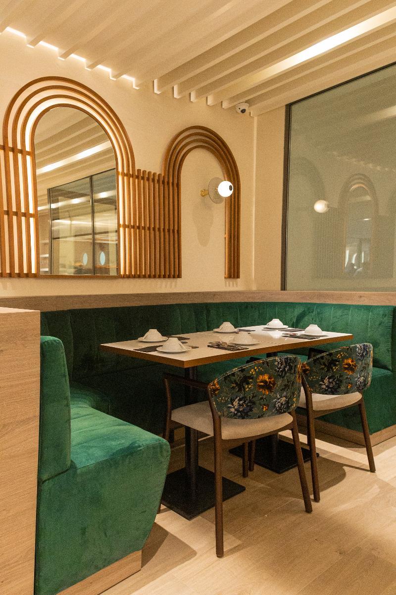 Luster Hotel