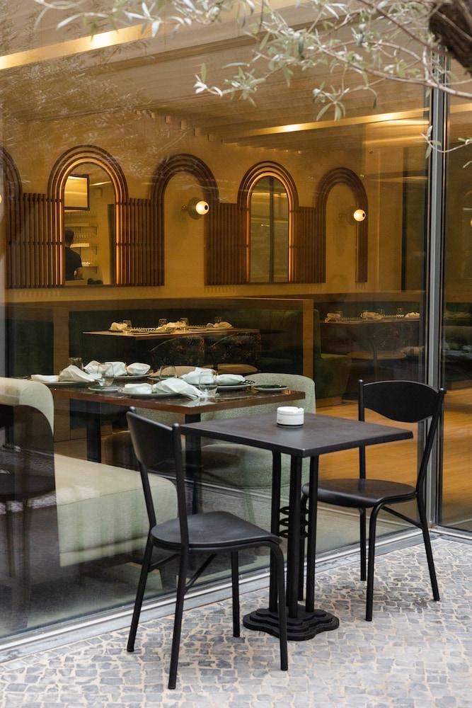 Luster Hotel